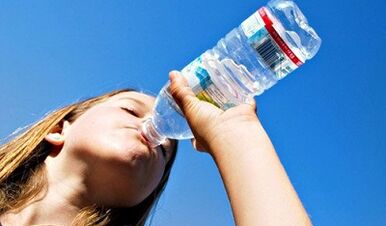 Beber dieta durante un mes para bajar de peso.
